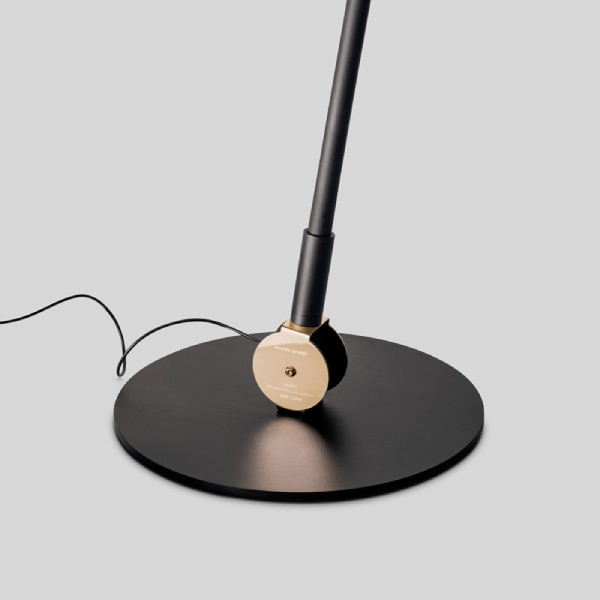 Detail shot of the reel on the 10th Anniversary Edition of Sampei floor light from Davide Groppi.