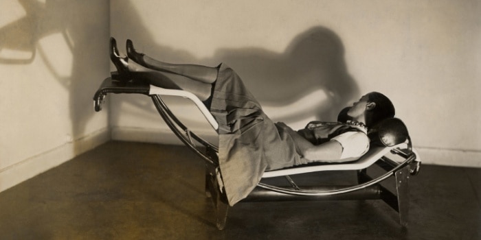 An iconic photo of Charlotte Perriand with her Chaise longue basculante B 306