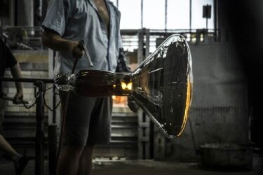 One of Brokis' artisans crafts the blown glass diffuser for a Muffins light at Janstejn Glassworks.