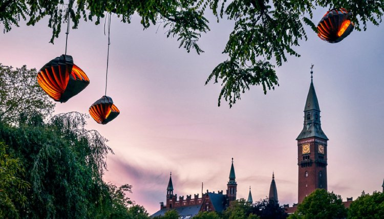 Konkylie pendant lights in Tivoli Gardens