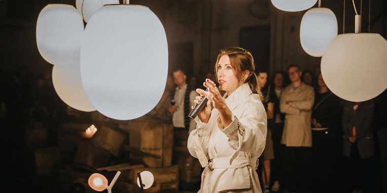 Brokis creative director and lighting designer Lucie Koldova presents the expanded Sfera collection of pendants at Brokis' annual Glass Night event in 2021.