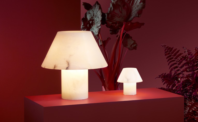 A studio photoshoot image of Parachilna's Petra M GR and Petra M PE table lights, designed by Jordi Veciana.