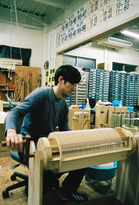 Each Tekiò light is handcrafted by artisans who specialize in washi lantern production in Japan