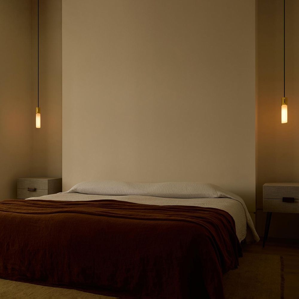 The Cupolina Collection from Estiluz features an optional accessory that incorporates artificial greenery that enhances both aesthetics and acoustics. ​Crafted from 60% recycled PET bottles, this panel not only exemplifies sustainable design but also boasts efficiency in reducing ambient noise.