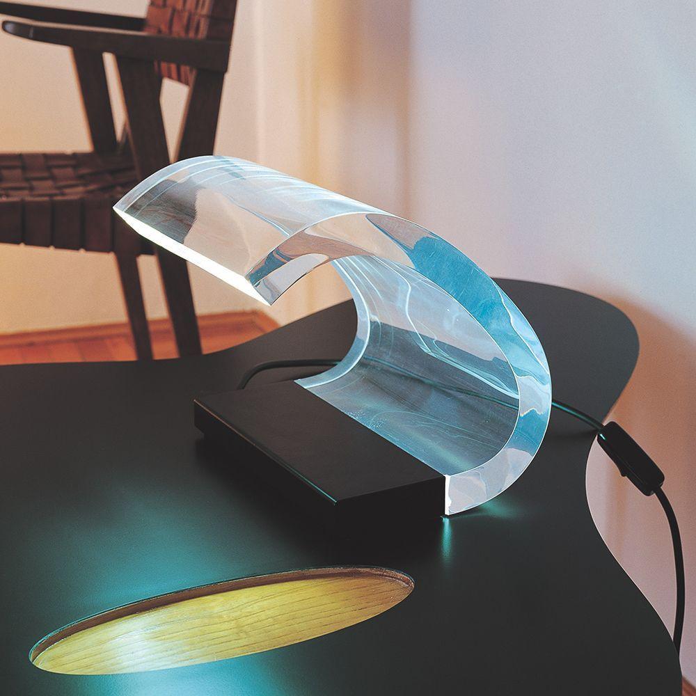 The 387 model designed by Tito Agnoli is the oldest item in Oluce’s current catalogue