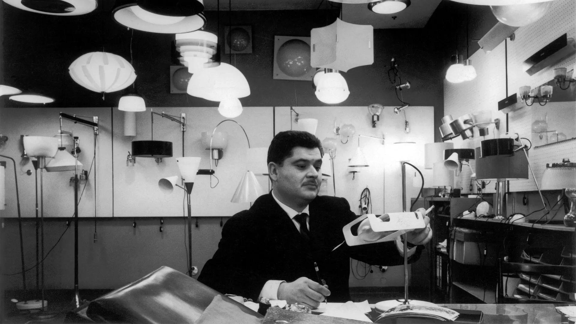 Italian industrial designer Joe Colombo with a Spider table lamp in the 1960s