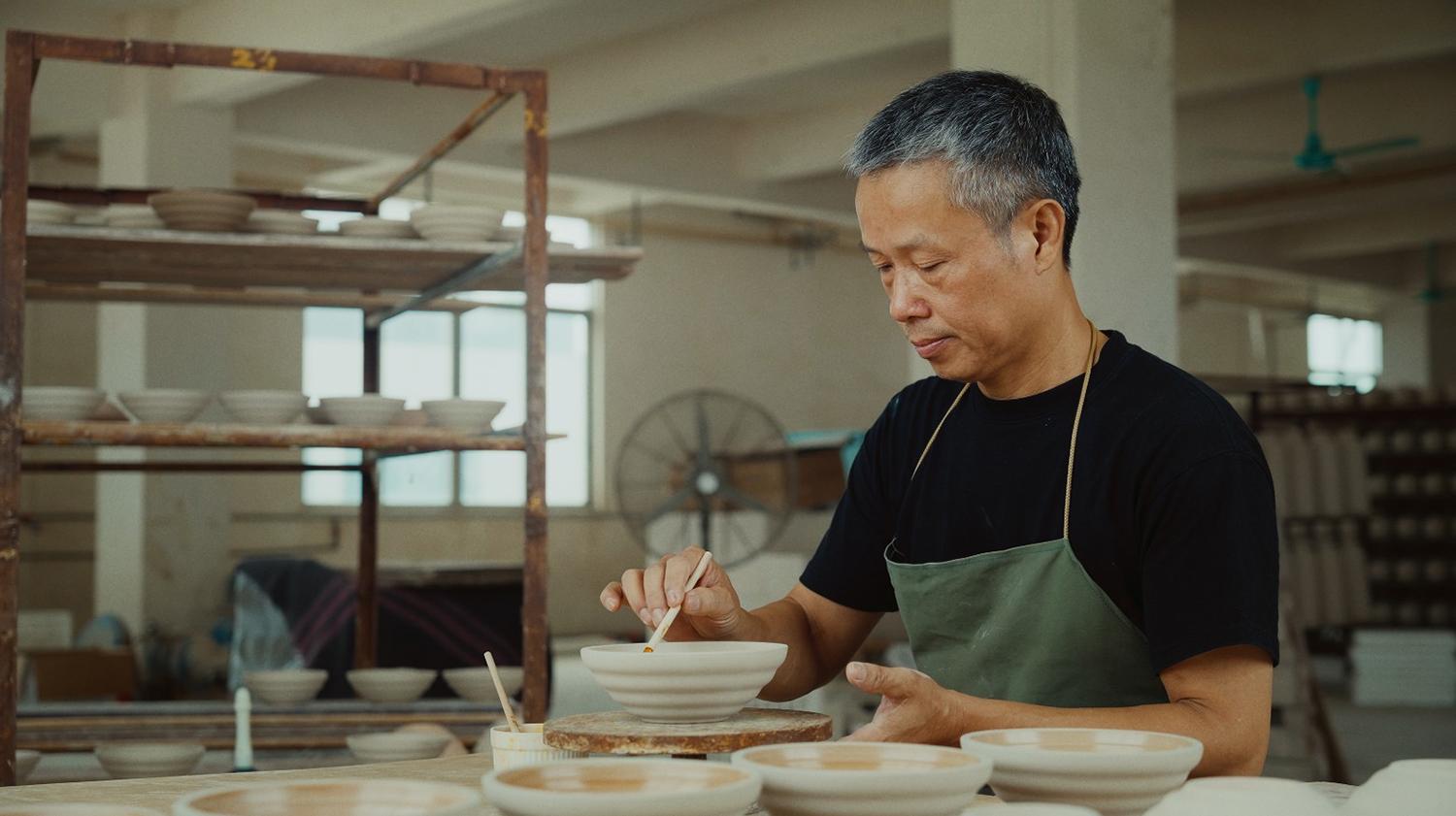 A serene and minimalist living space illuminated by the Cesta Metallica Table Lamp (left) and Babel Table Lamp (right) from Santa & Cole.
