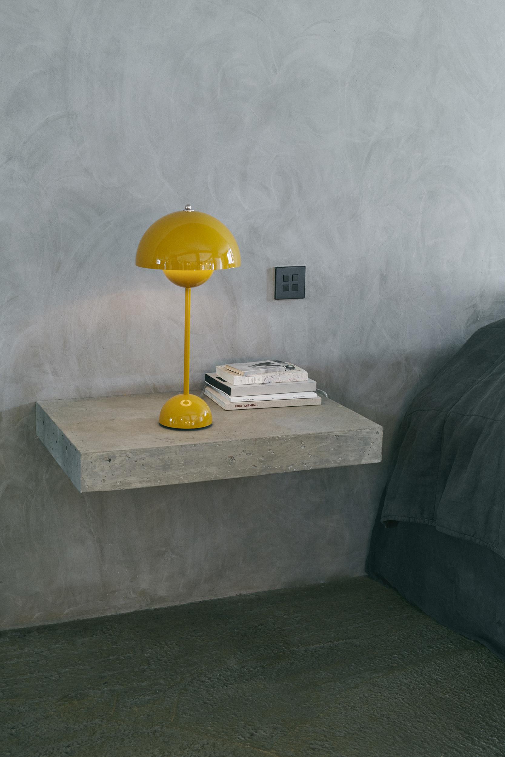 Flowerpot Table Lamp