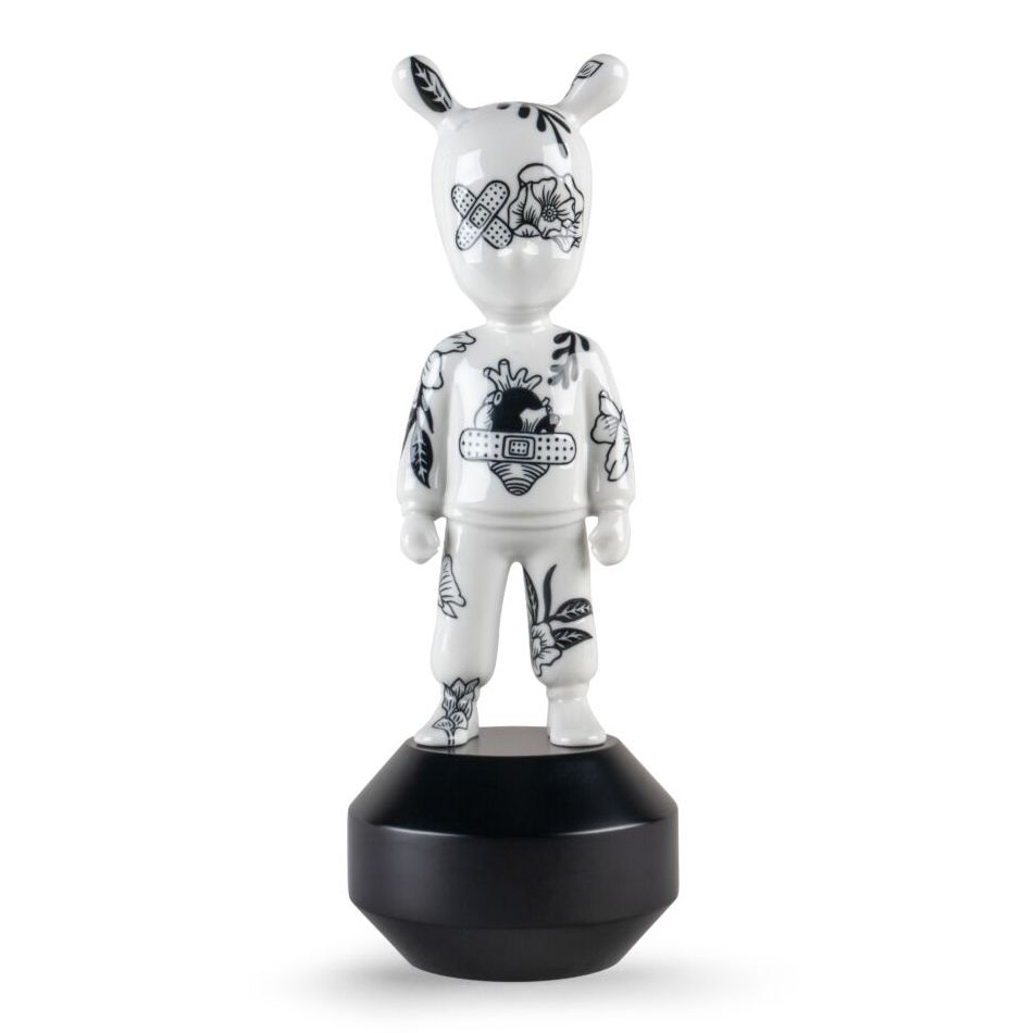 Lladró The Guest Small Figurine by Henn Kim Decorative Objects