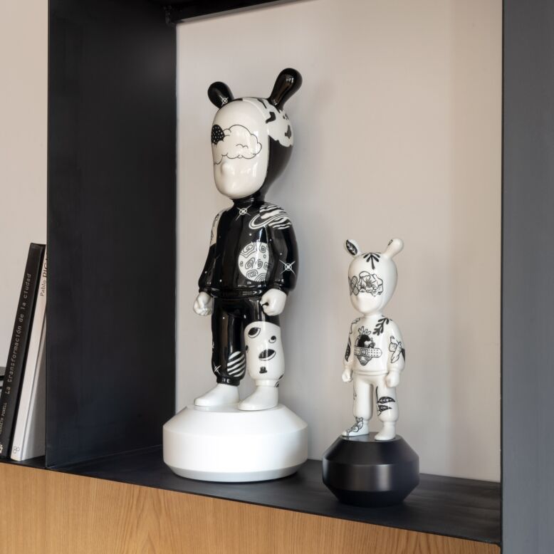 The Guest Small Figurine by Henn Kim - Lladró | Decorative